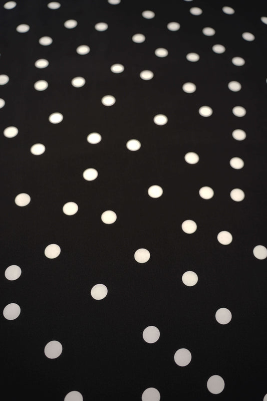 Made by Gårda Textil - Siden - Crêpe de Chine - Light - Dotted Black