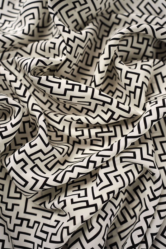 Made by Gårda Textil - Siden - Crêpe de Chine - Labyrinth - Vit/Svart